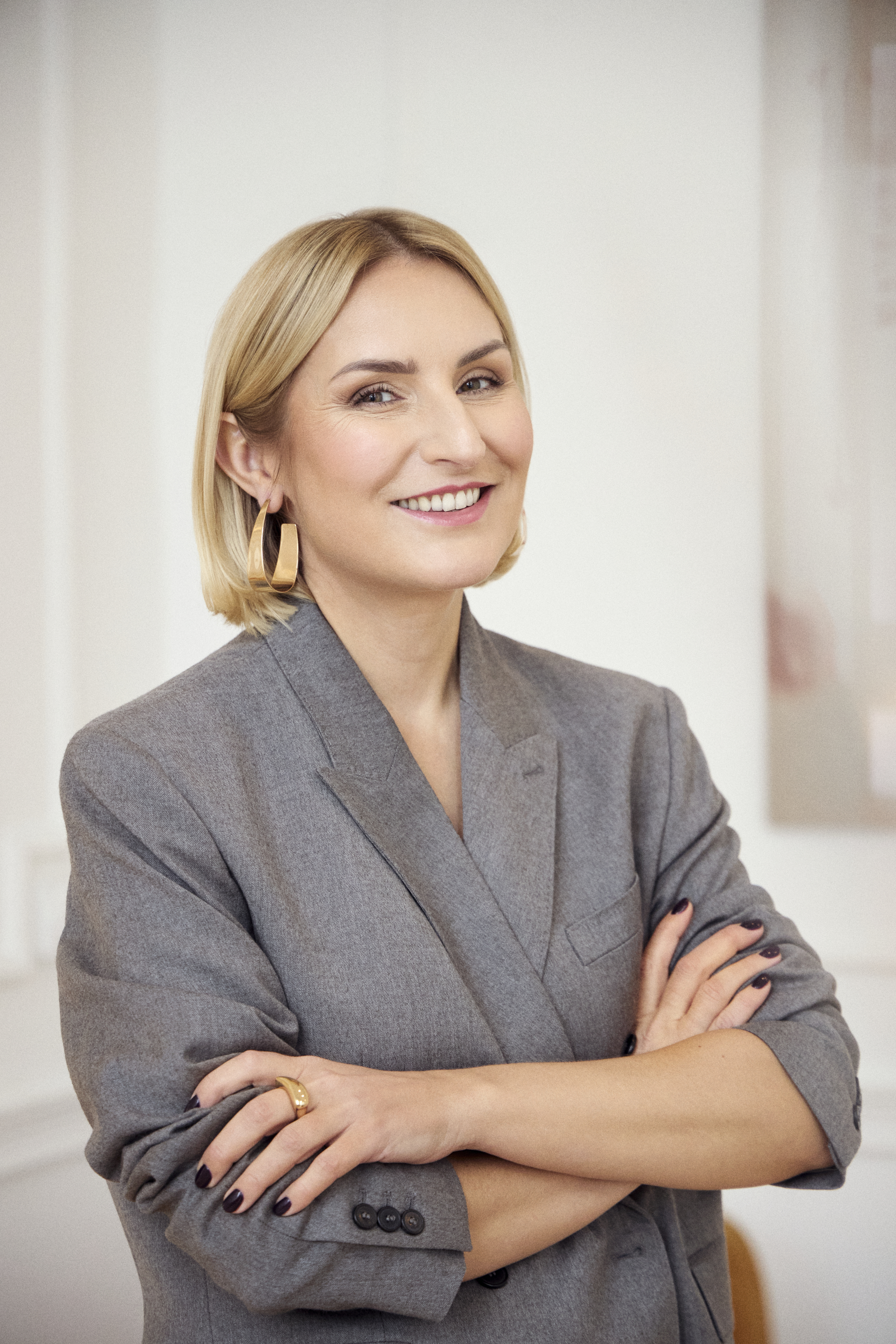 Jak finansowa niezależność kobiet zmienia ich tożsamość i poczucie wartości?