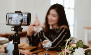 Nie musisz być influencerem. Jak przedsiębiorca może wykorzystać wideo do rozwoju firmy